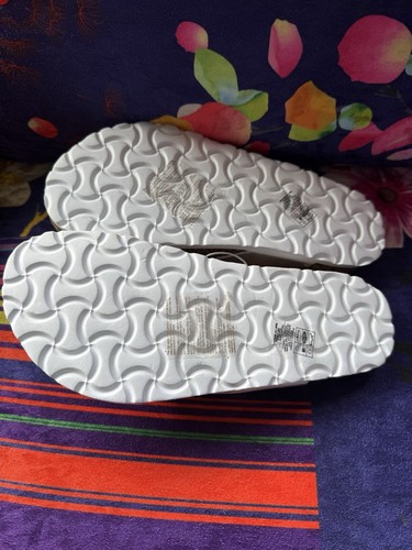 Girls Sandals Size 4 Teen. Silver Floral. BNWT - Picture 6 of 6