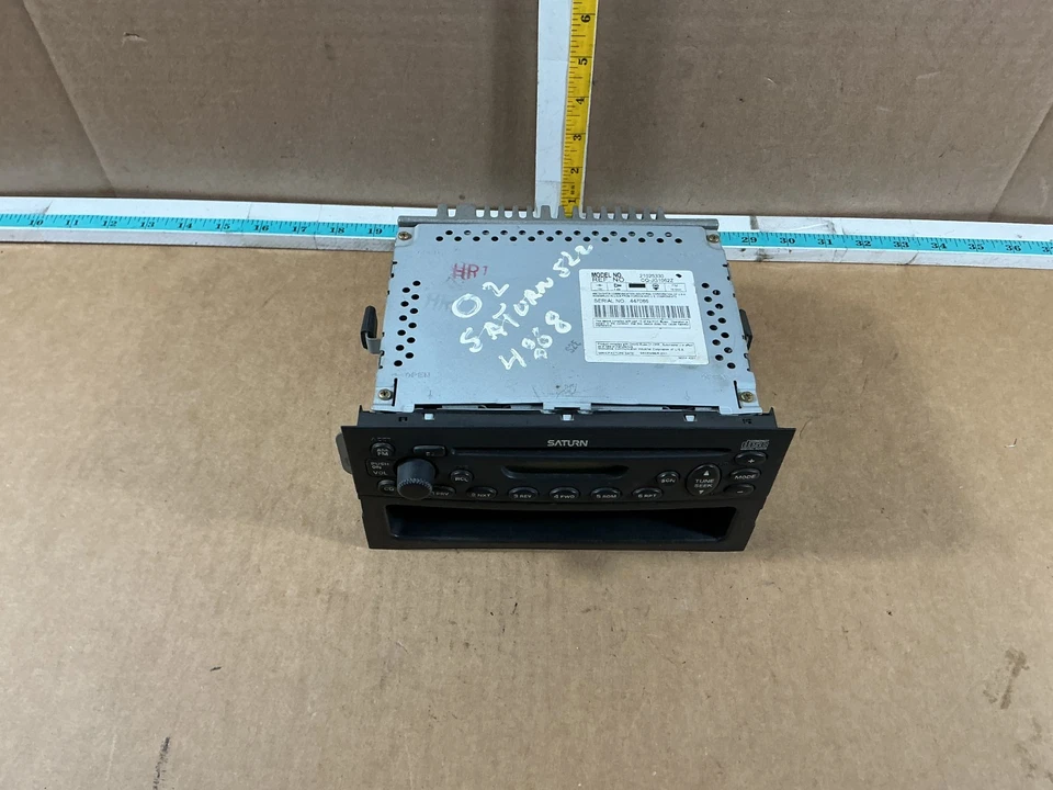 2000-2003 Saturn L Series Ion Vue Radio Receiver CD Disc Player 21025330 OEM - Image 4 of 4