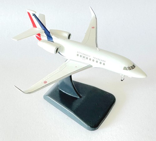 Dassault Falcon 2000LX French Government Hogan Diecast Collectors Model 1:200 - Picture 2 of 11