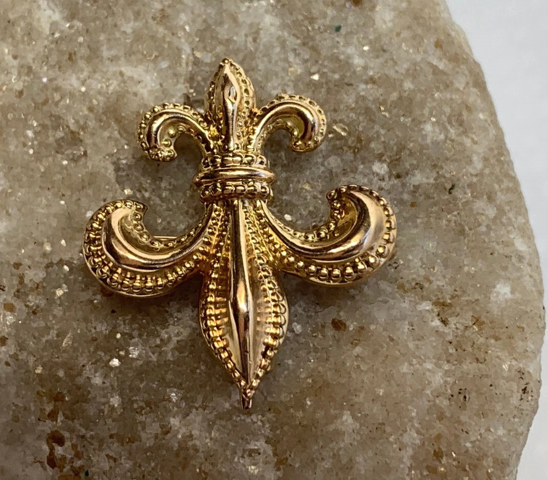 Gold fleur de lis pendant sale