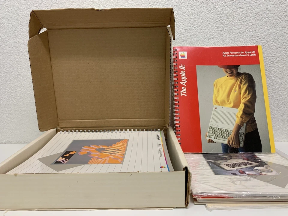 Vintage APPLE: 1983 Apple II ProDOS User's Kit + Apple IIc & IIe Supplements - Image 4 of 4