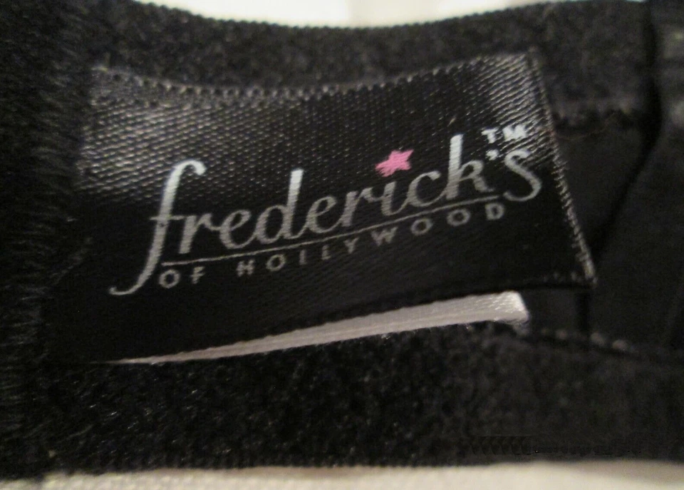 DE COLECCIÓN NUEVO SIN ETIQUETAS FREDERICK'S OF HOLLYWOOD NEGRO. JUEGO SUJETADOR TERCIOPELO CON PEDRERÍA-36B MED.  Foto 4 de 4
