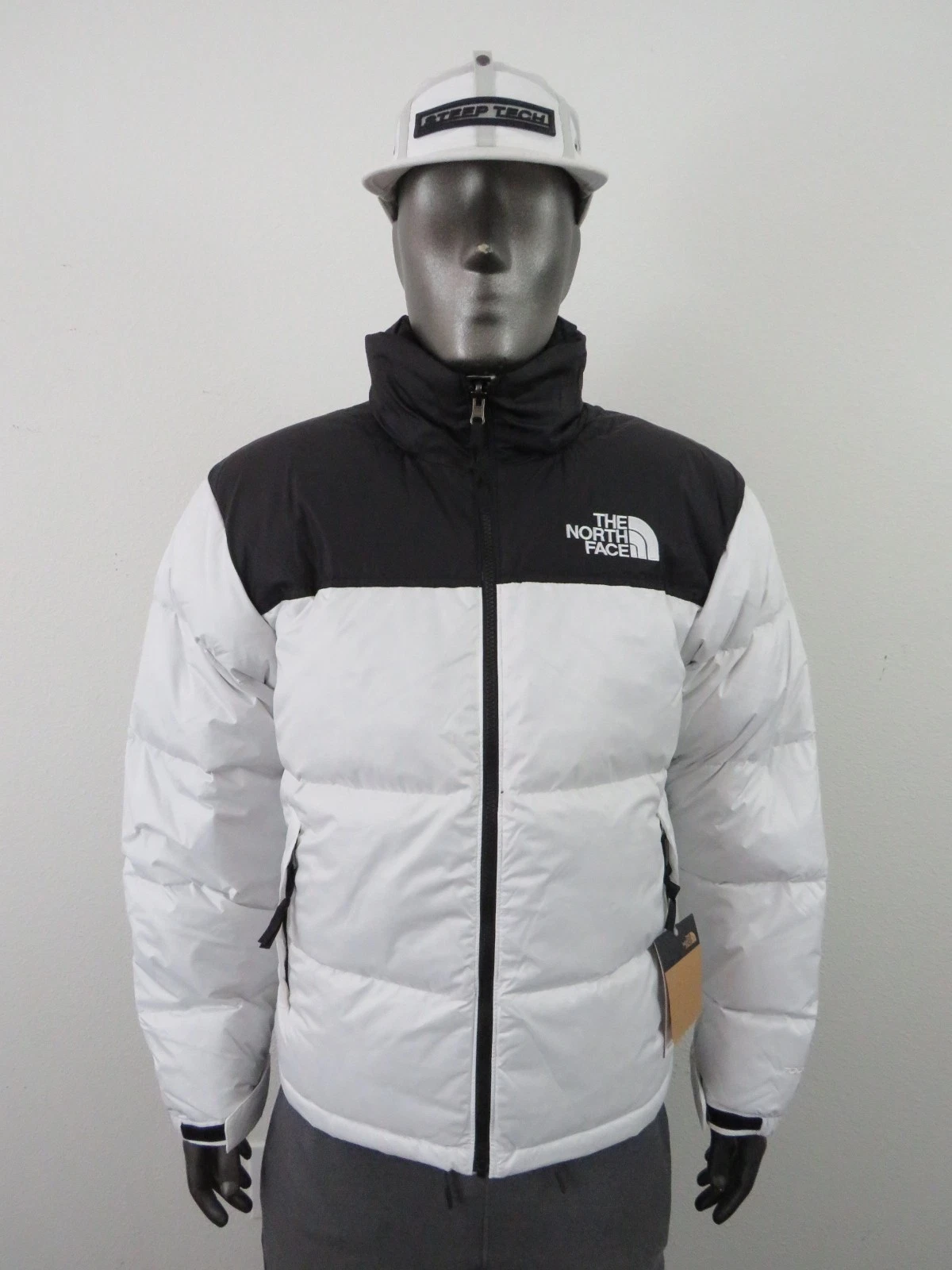 NWT Mens The North Face 1996 Retro Nuptse 700-Down Insulated Jacket - TNF White
Opens in a new windo