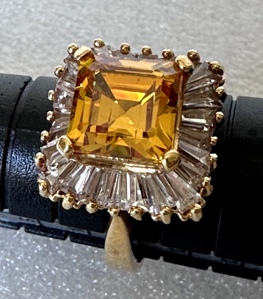 Anillo de cóctel 18 kgp piedra preciosa color citrino desconocido, piedras blancas/claras Foto 2 de 4