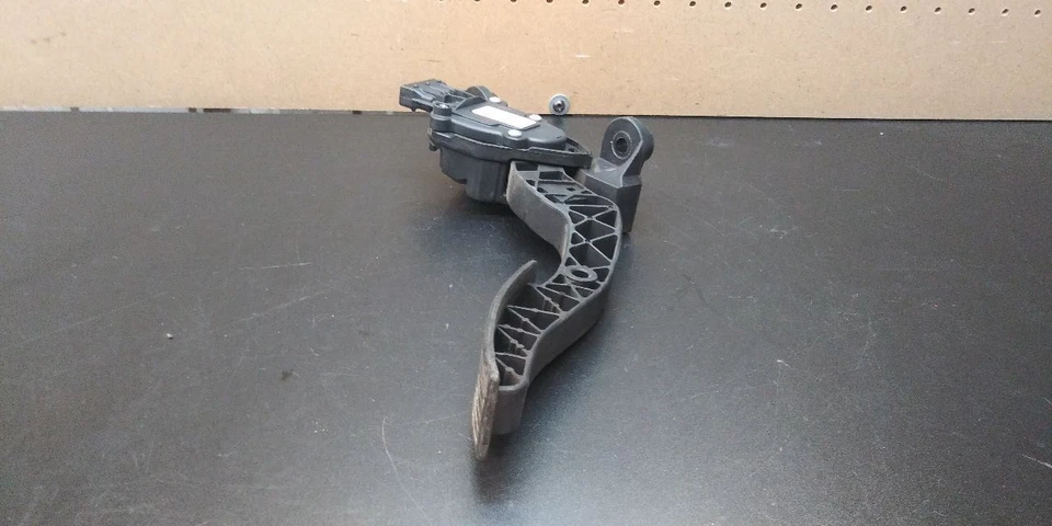 12 13 14 15 16 17 HYUNDAI ACCENT PEDAL DE ACELERADOR OEM 32700-1R500 Foto 4 de 4