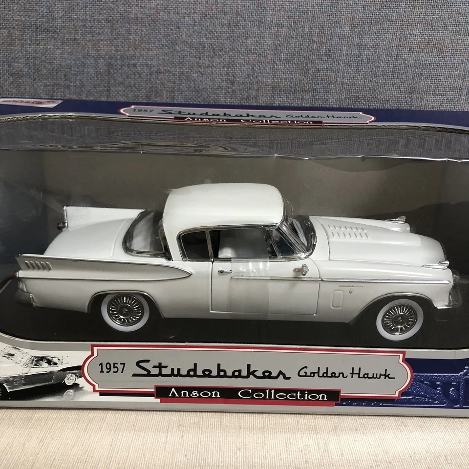 Anson Collection 1957 Studebaker Golden Hawk 1:18 Metal Die-Cast Car - Image 2 of 4