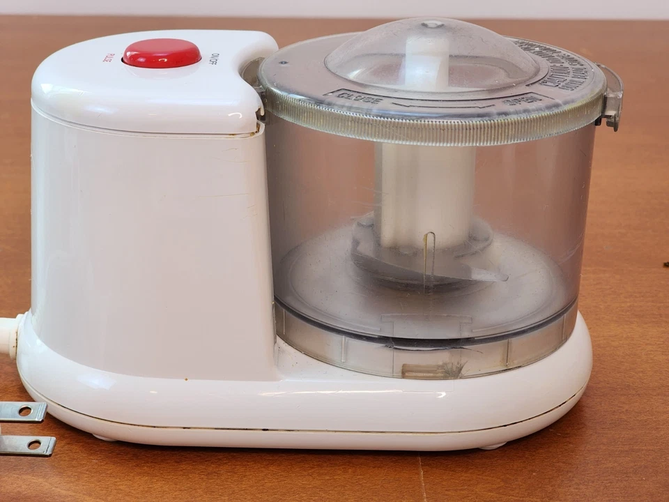 Mini picadora Betty Crocker procesador de alimentos compacto BC-1401 de colección Foto 3 de 4