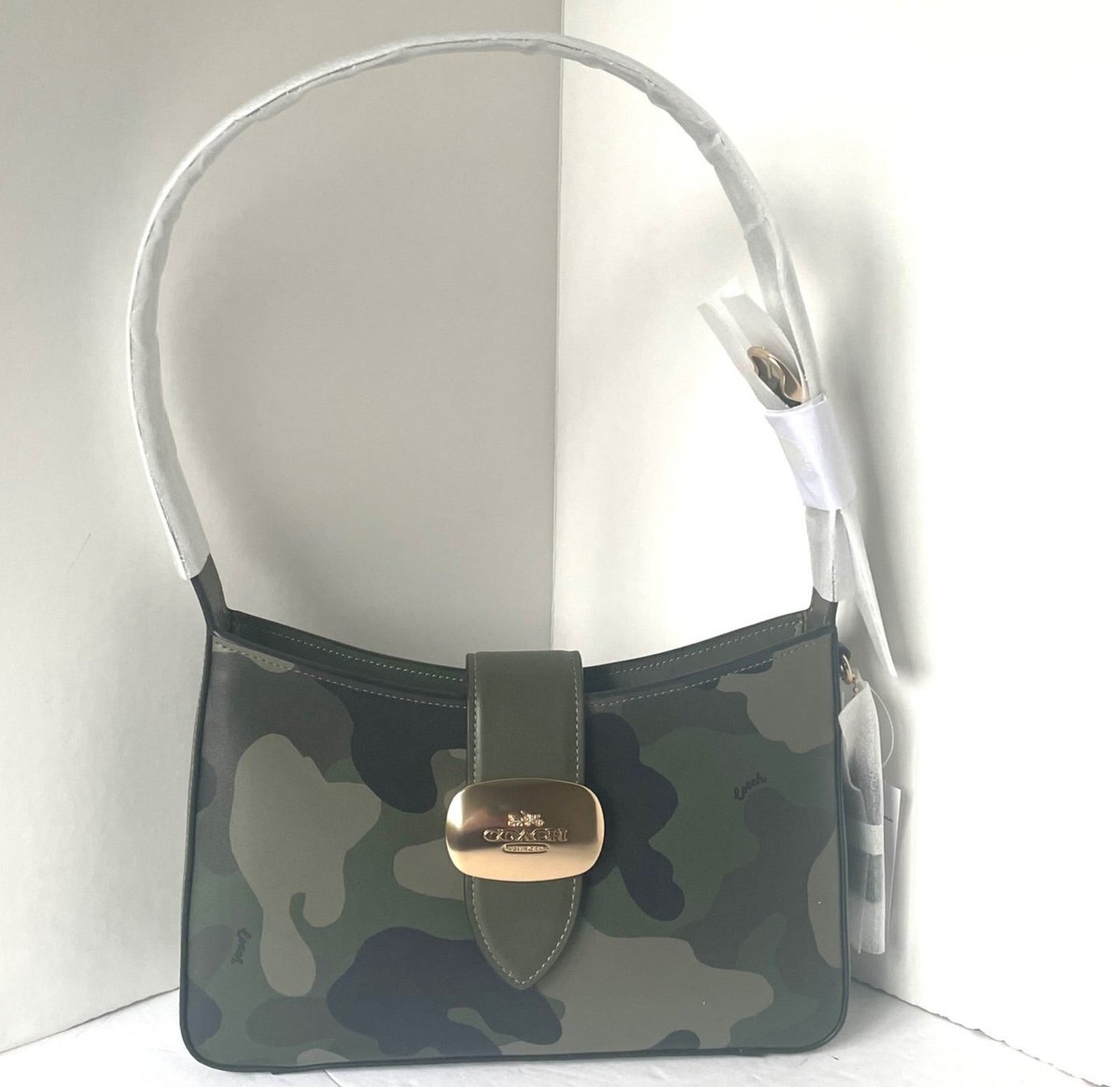Coach Eliza Shoulder Bag Camo Leather Zip Medium CV949 Coach Eliza Shoulder Bag Camo Leather Zip Medium CV949