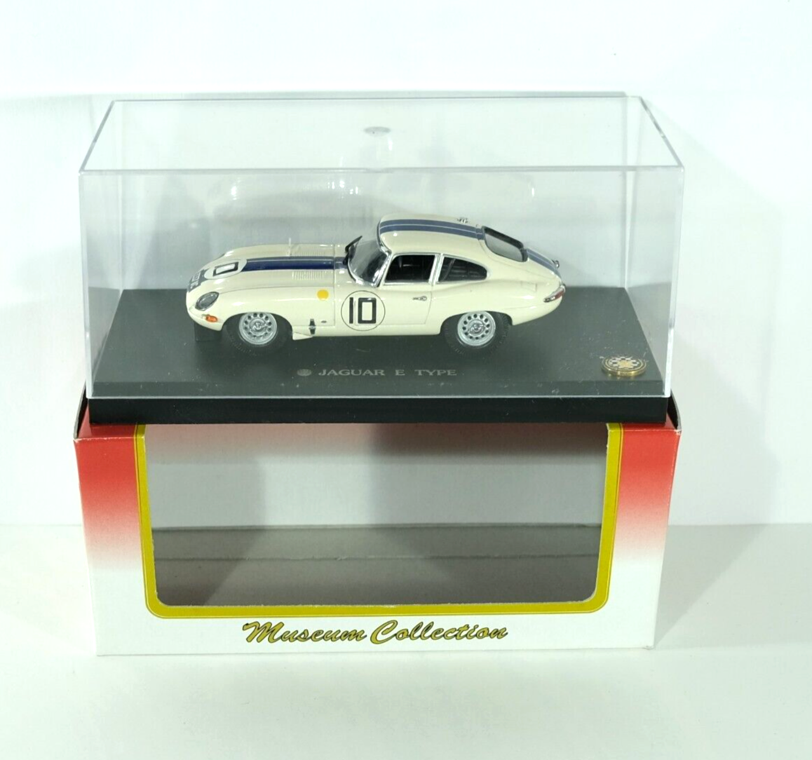 Kyosho Jaguar E Type Coupe 1962 Le Mans No.10 1:43 Diecast Model 03064A J3