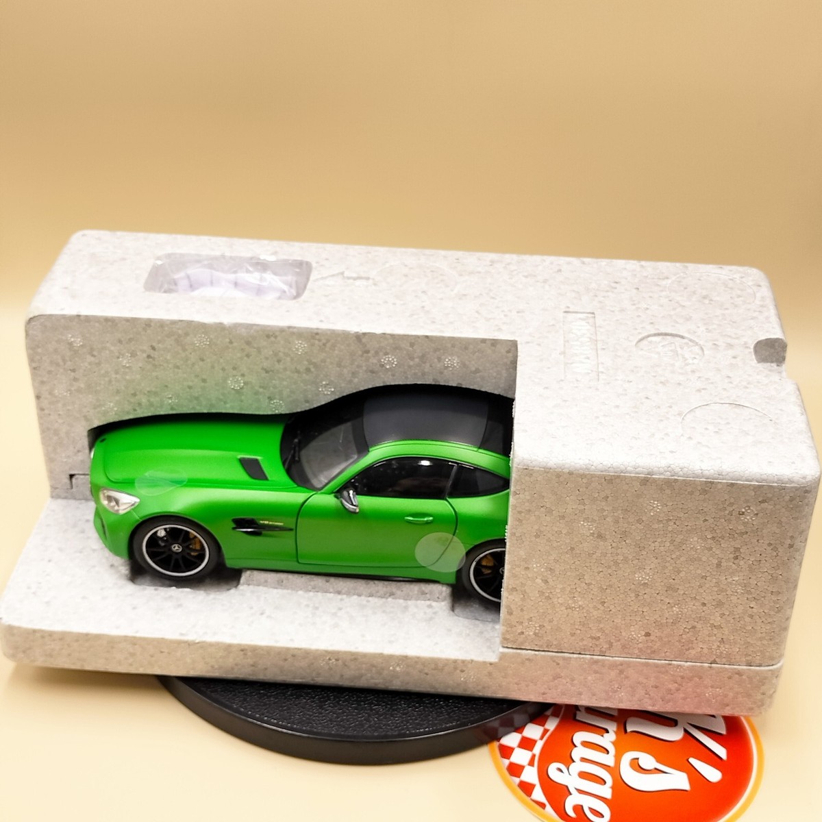Norev 1/18 Mercedes Benz AMG GT R green hell magno Dealer Norev 1/18 Mercedes Benz AMG GT R green hell magno Dealer