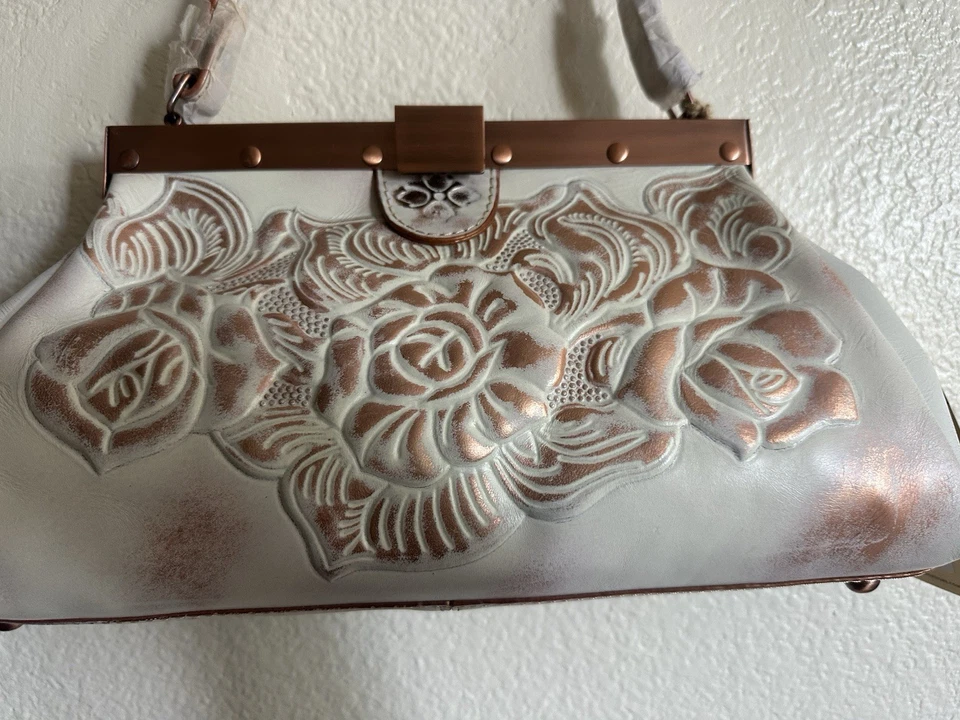 Bolso de hombro Patricia Nash oro rosa Foto 4 de 4