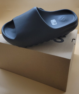 ADIDAS YEEZY SLIDE - ID5103 -DAKONY- Size 9..(AA3) | eBay