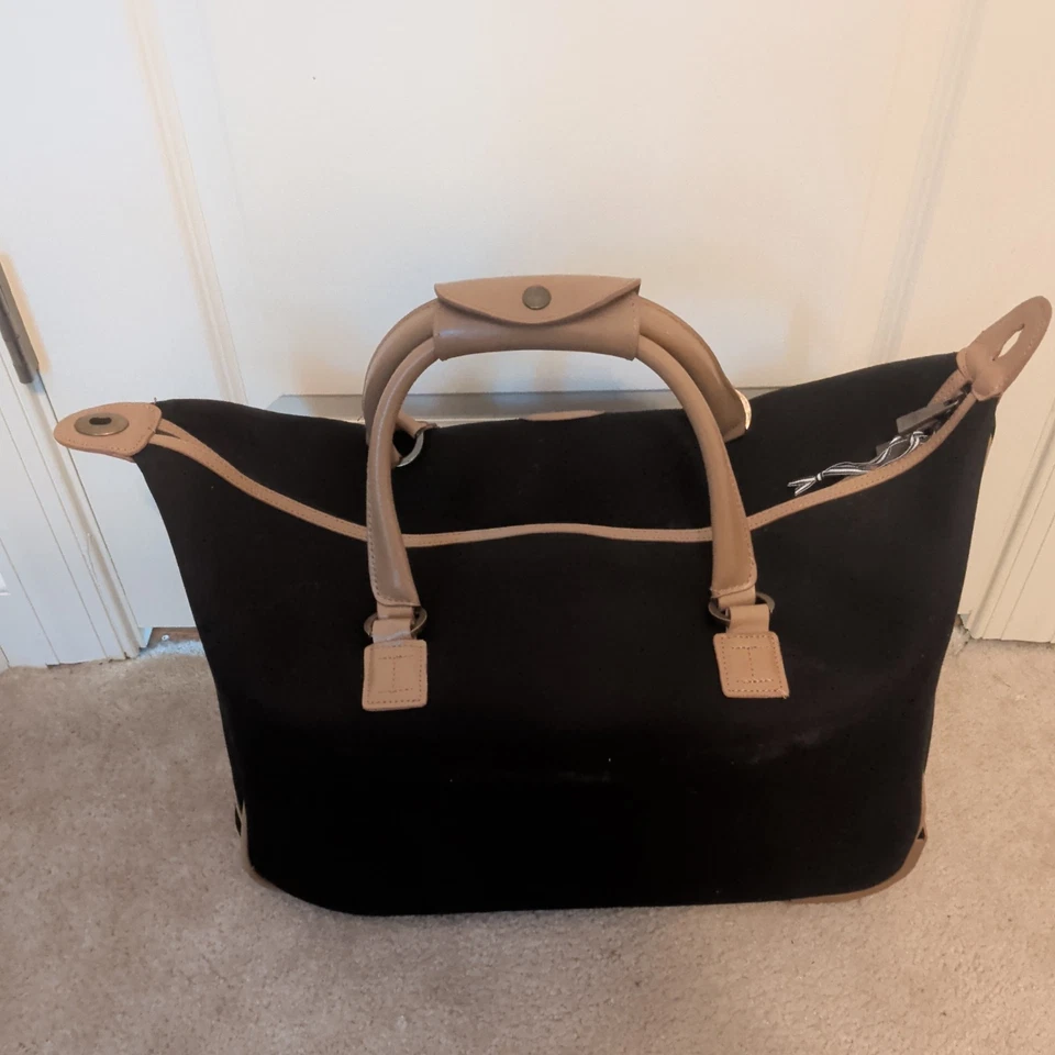 LONDON FOG CARRY ON WHEELED LUGGAGE 20” EXPANDABLE AND COMPACT-ABLE - Image 2 of 4