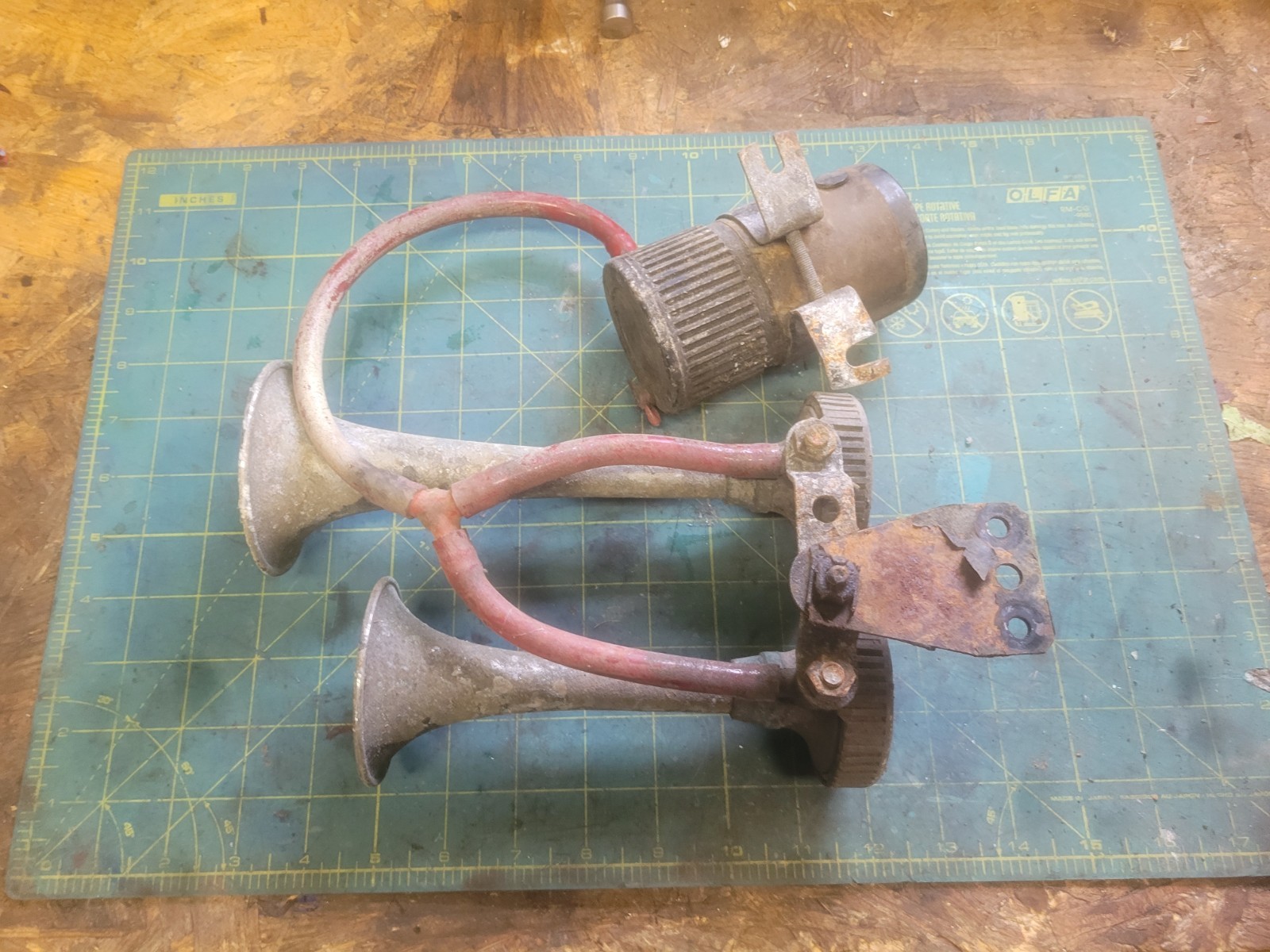 Vintage FIAMM Car Air Horns With Pump