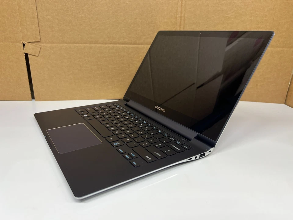 Portátil Samsung 940X 13.3" Intel i5 8GB RAM 128GB M.2 SSD Windows Pantalla táctil Foto 2 de 4