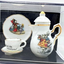 Alice In Wonderland Dollhouse Miniature China Reutter Porzellan Germany Set of 4