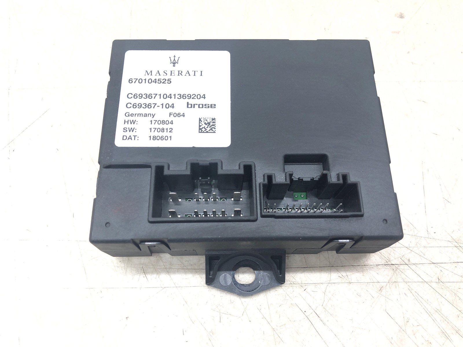 2017-2022 MASERATI LEVANTE REAR LIFTGATE HANDS FREE CONTROL MODULE 670104525 OEM