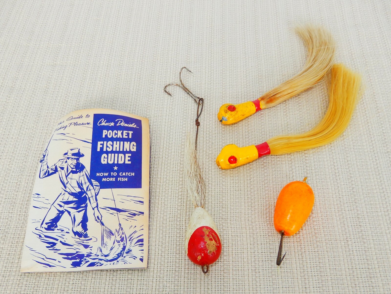Vintage lot 1950's Chuck Daniels Pocket Fishing Guide & 4 wood & metal lures eBay