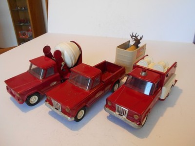 Vtg. 1965 Red Mini Tonka Jeep Pick-Up Truck w/Cart, Cement Mixer & Fire Pumper