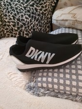 DKNY WOMENS Size 9 Sneakers