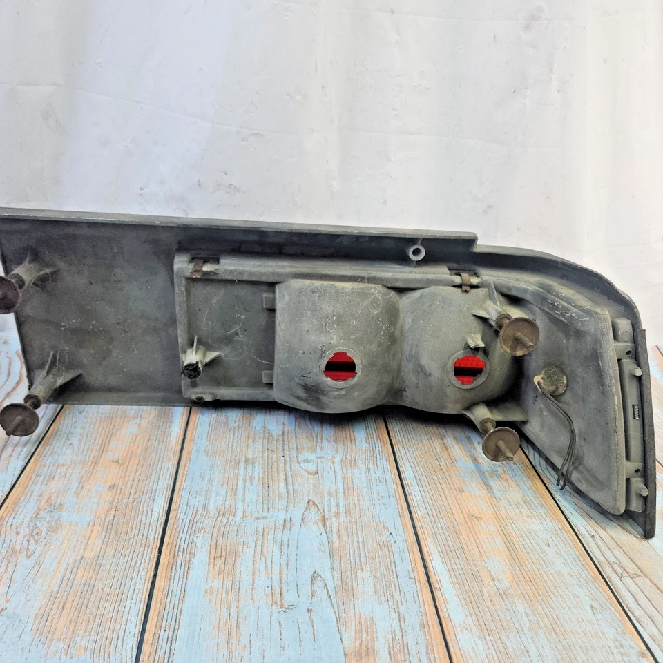 GM 16500342 Pontiac 1982-1983 6000 LH conjunto de lanterna traseira de driver acabamento cinza escuro - Imagem 4 de 4