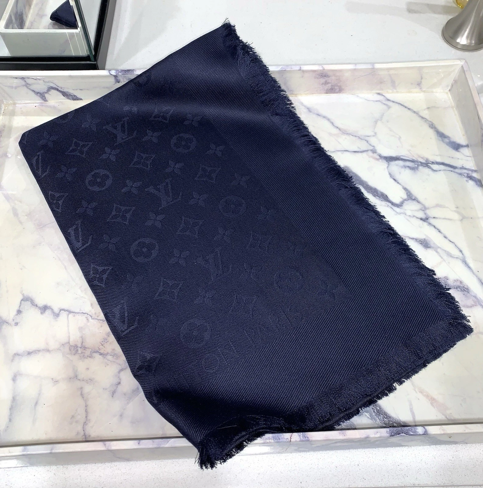Vuitton — Authentic NWOT $800 Louis Vuitton  Monogram Shawl/Scarf M92498