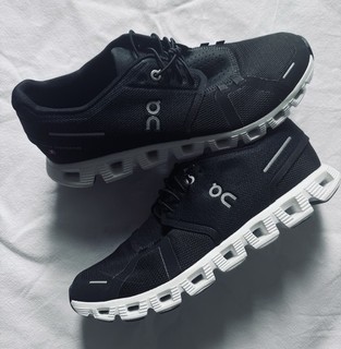 On Running Damen Cloud Schwarz Eu42
