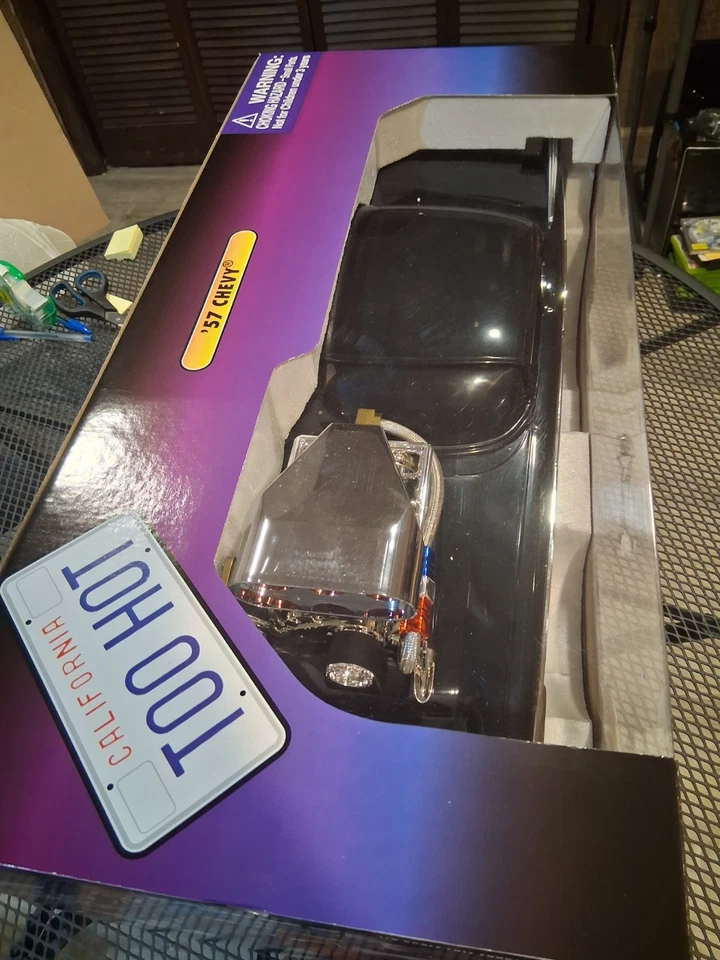 Muscle Machines #61204 '57 CHEVY BEL AIR 1 18 Black 2002  1:8 Brand New - Image 2 of 4