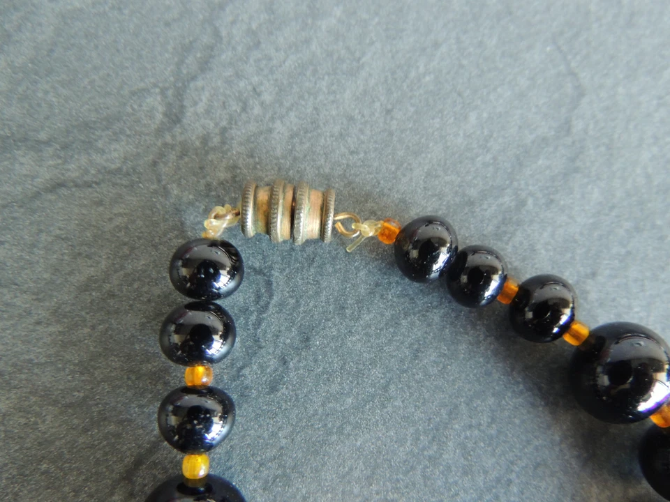 SPLENDIDA COLLANA VINTAGE IN PIETRA DURA ONICE NERA,ANNI 60 - Immagine 2 di 4