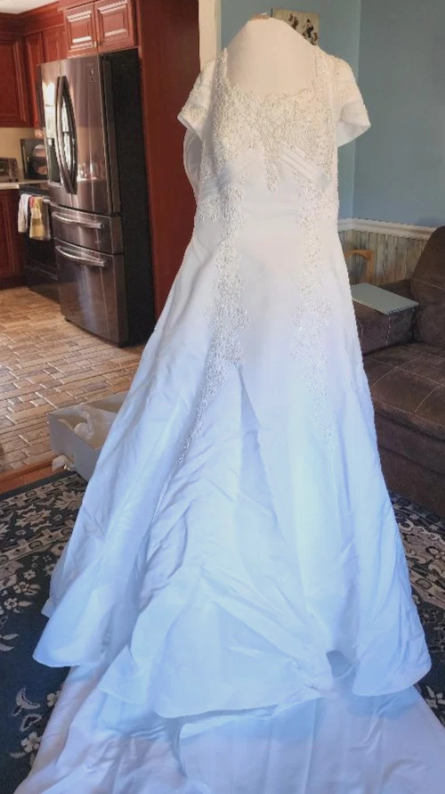 David's Bridal Lady Eleanor White Beaded Wedding Dress Size 18 SEE DESCRIPTION - Image 2 of 4