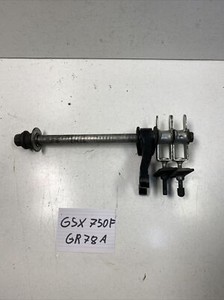 Suzuki GSX 750 F GR78A Steckachse Hinten Hinterradachse Kettenspanner