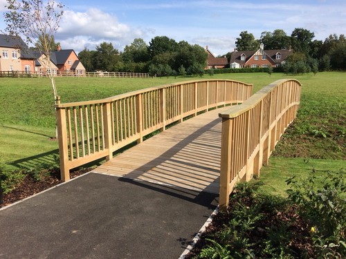 LARGE POND PEDESTRIAN BRIDGE FOR PARKS, GARDENS, STREAMS OR RIVERS - Picture 3 of 5