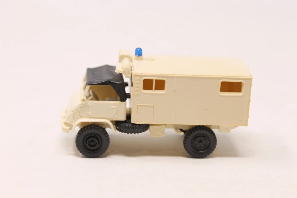 HO 1:87 Roco Minitanks 356 S UN Unimog S 404 Ambulance Truck White - Image 4 of 4