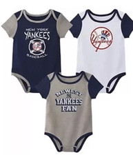 Licensed Infant New York Yankees 3-Pack Bodys...