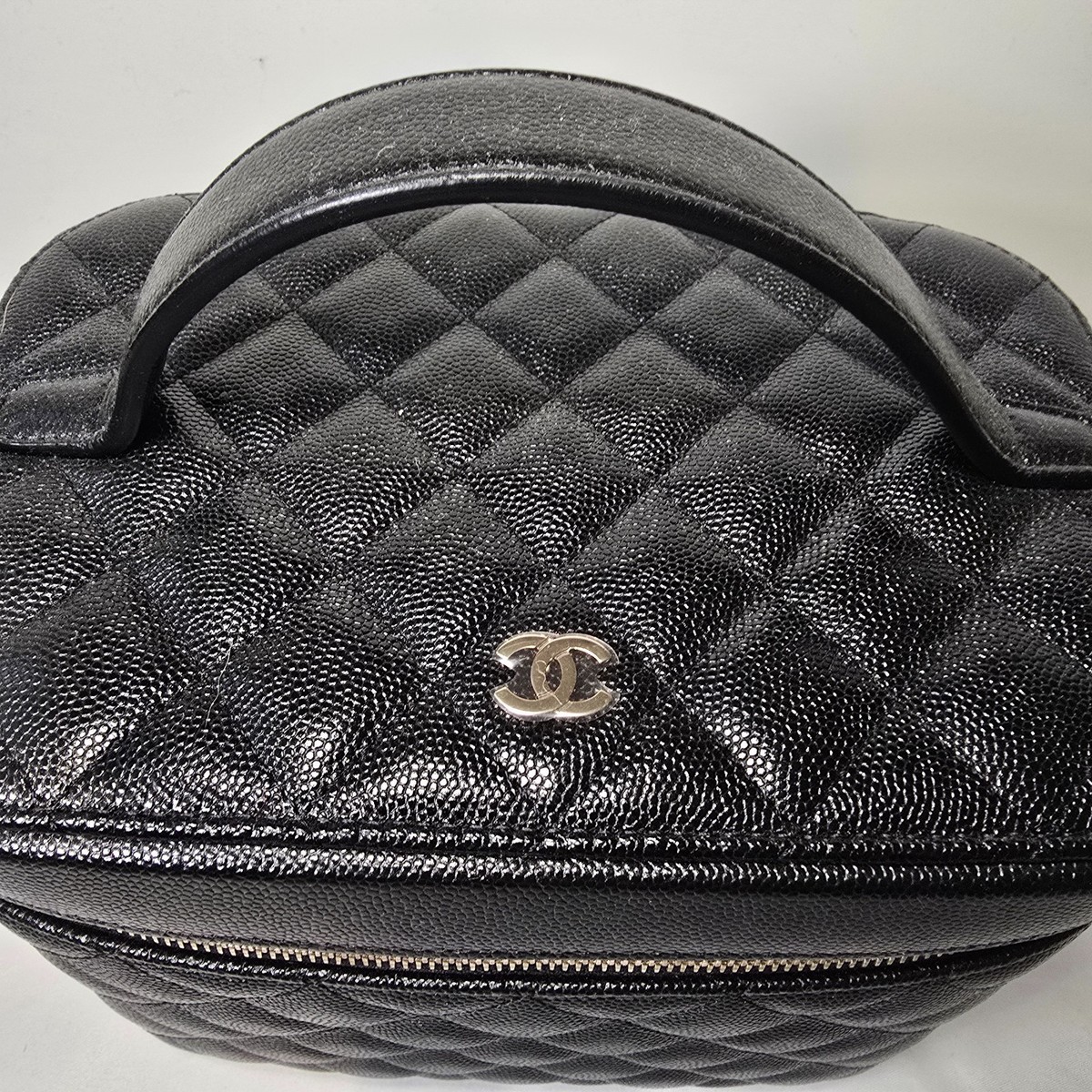 CHANEL ブラックレザー　バニティ Chanel Black Leather Top Handle Toiletry Vanity Travel Train Case