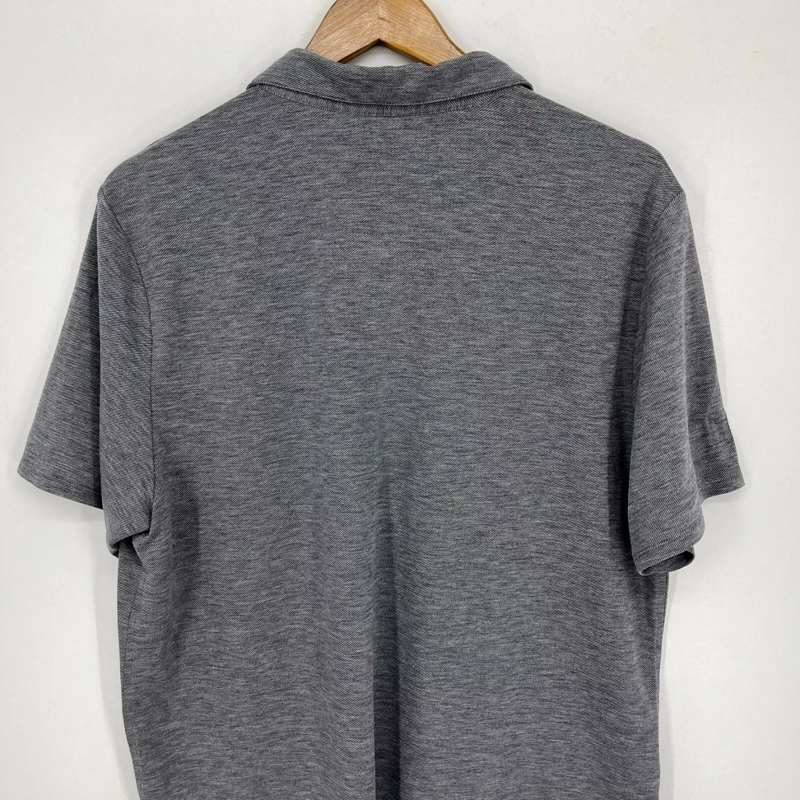 vuori polo short sleeve collared moisture wicking v logo shirt
