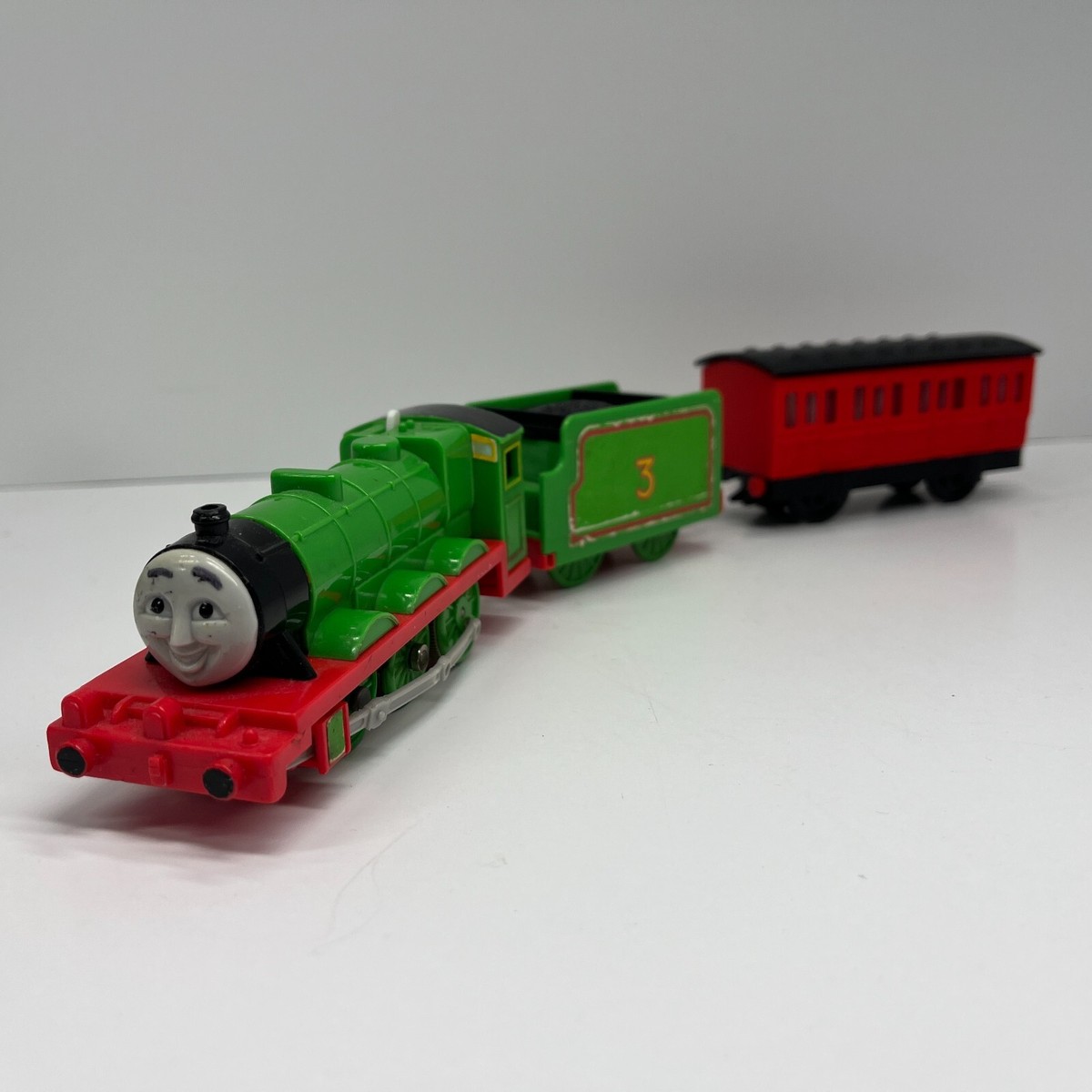 Thomas Friends Trackmaster Henry Motorized Train Engine Passenger Coach