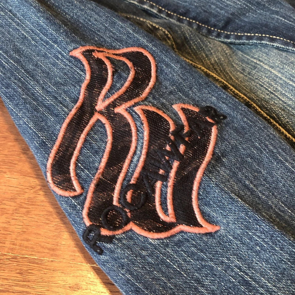 Chaqueta de Jean ROCAWEAR Vintage Y2K Para Mujer Bordada Talla L Joya Dije Foto 3 de 4