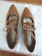 Christian Siriano Womens Sz 7.5 Lace Up Flats Tan Camel Faux Suede Wear to Work
