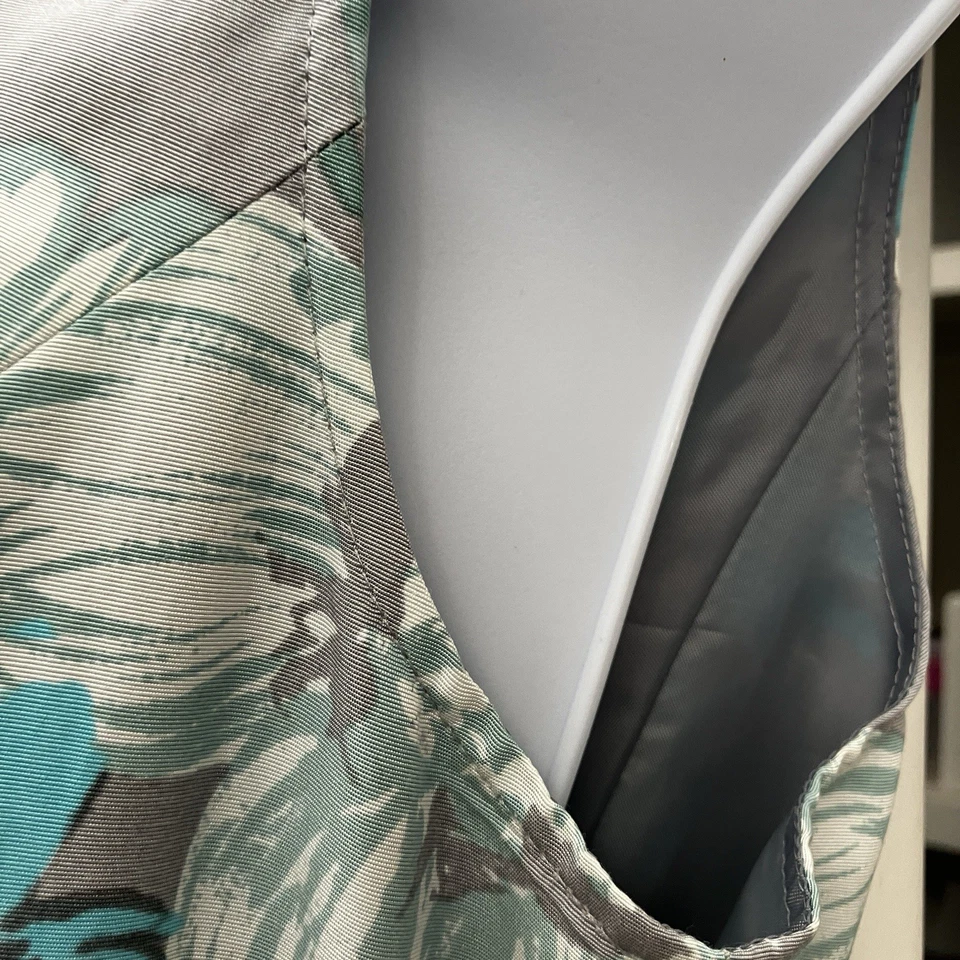 NWT Halogen SZ 8 Silk Blend Floral Sleeveless Sheath Dress w/Belt Gray V-Neck - Image 2 of 4