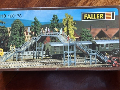 DOUBLE TRACK STEEL OVERPASS FOOTBRIDGE - HO Scale PLASTIC KIT - FALLER - NEW OOP