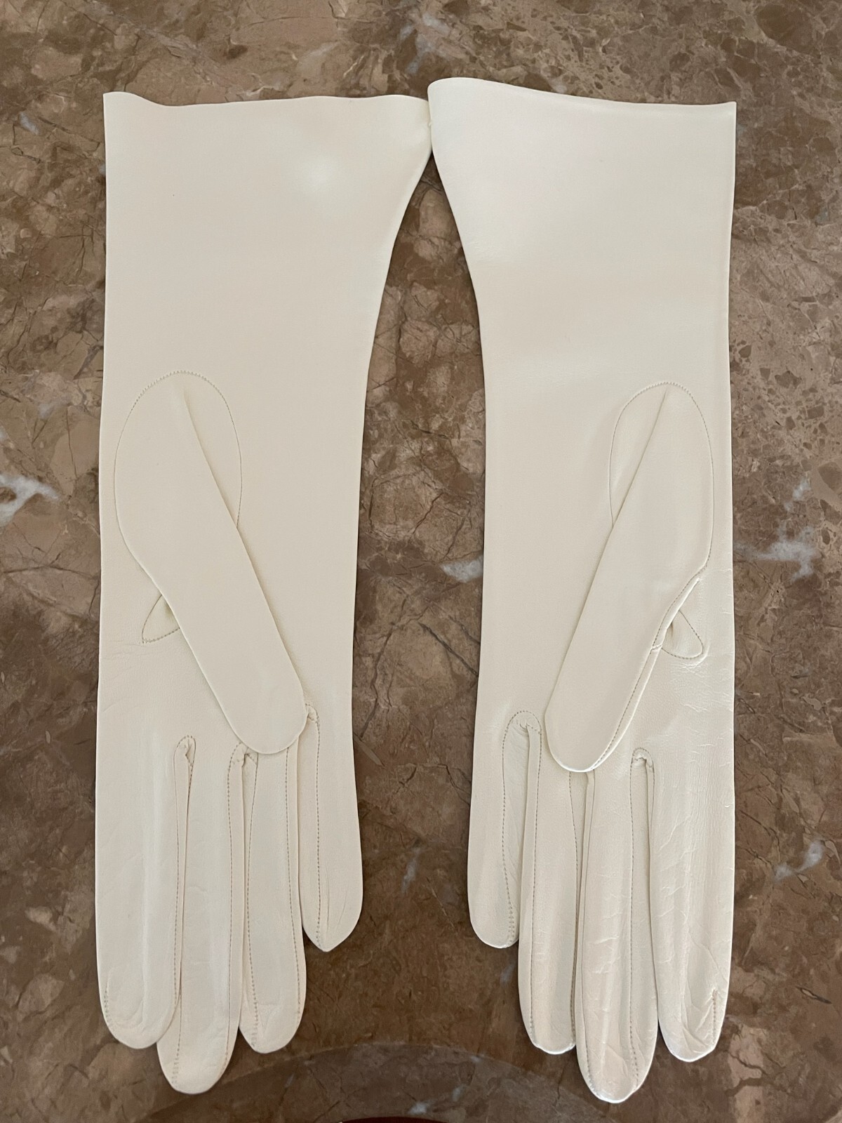 Womens White/Off White Luxurious Kid Leather Gloves … Gem