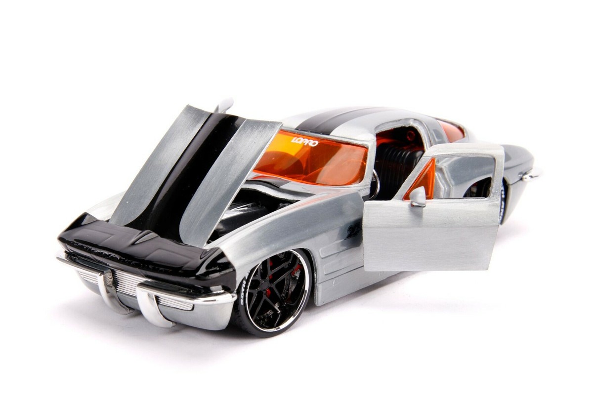 ミニカー 1983 CHEVY CORVETTE STING RAY 1/24 ミニカー 1983 CHEVY CORVETTE STING RAY 1/24 おすすめ人気
