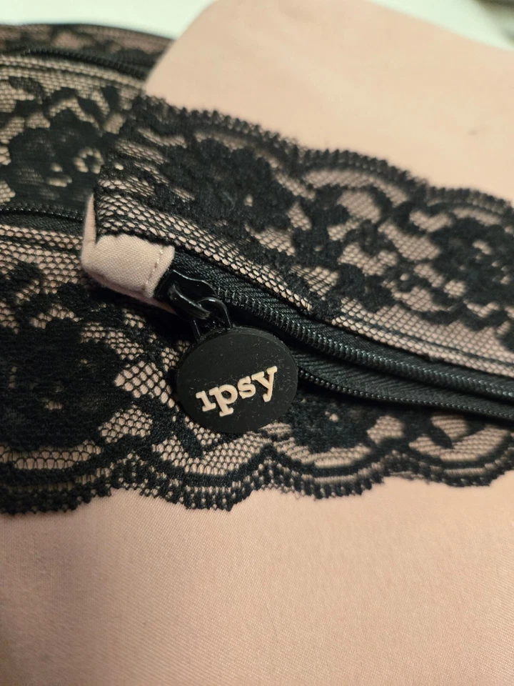 lote de 10 bolsas glamurosas maquillaje Ipsy febrero 2018 - encaje negro sobre rosa extra especial Foto 2 de 2
