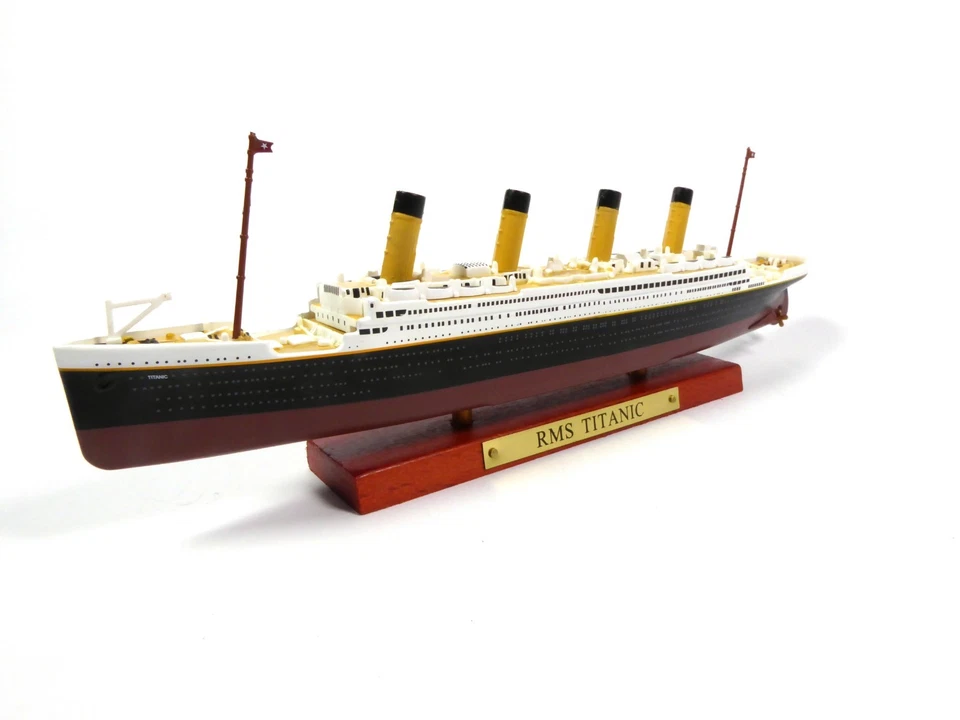 1:1250  Atlas  R.M.S TITANIC Cruise Ship Model Collectiable Diecast Boat Toys - Image 2 of 4