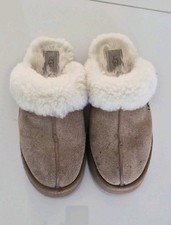 UGG Women  s Size 8 Platform Slip-On Slipper Suede Shearling Fur Trim