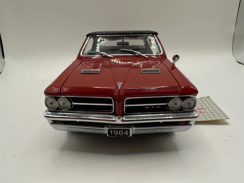 Franklin Mint 1/24 Scale Diecast 1964 Pontiac GTO Red With Black Hood - Image 3 of 4