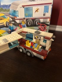 LEGO CITY: Car and Caravan (4435) Complete with Box and Instructions