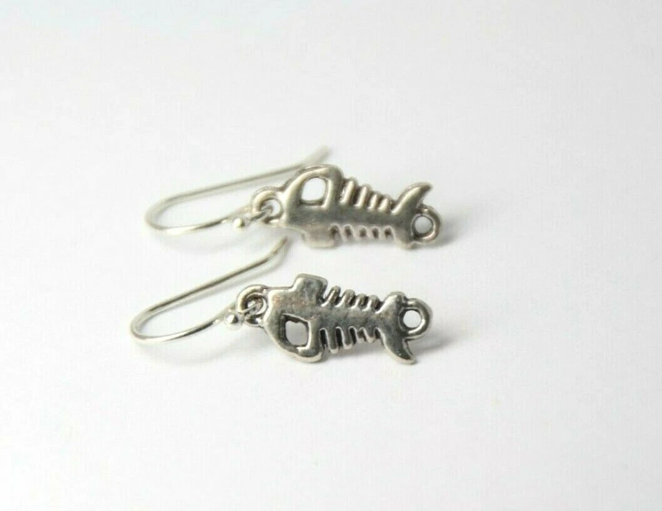 Pendientes con dije de hueso de pez plata de ley 925 gancho estaño dijes de pesca de 1" Foto 2 de 4