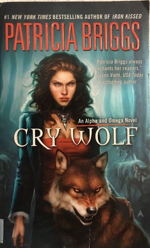 lot CRY WOLF Patricia Briggs STRAY MOON Kelly Meding (2 paranormal pb) - Picture 2 of 3